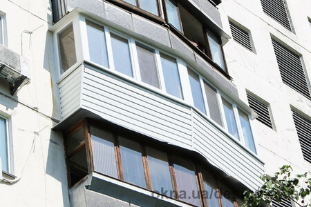 Остекление балкона "под ключ" с наружной обшивкой сайдингом